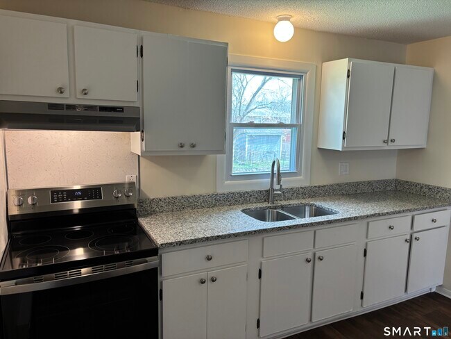 Building Photo - 26 Elmview Cir