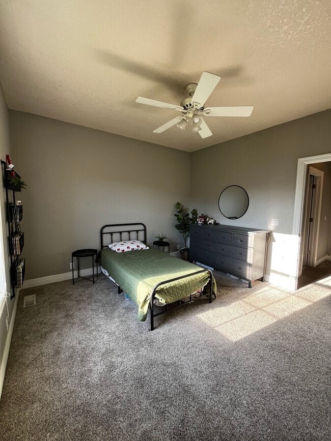Building Photo - 2507 Golf Links Rd