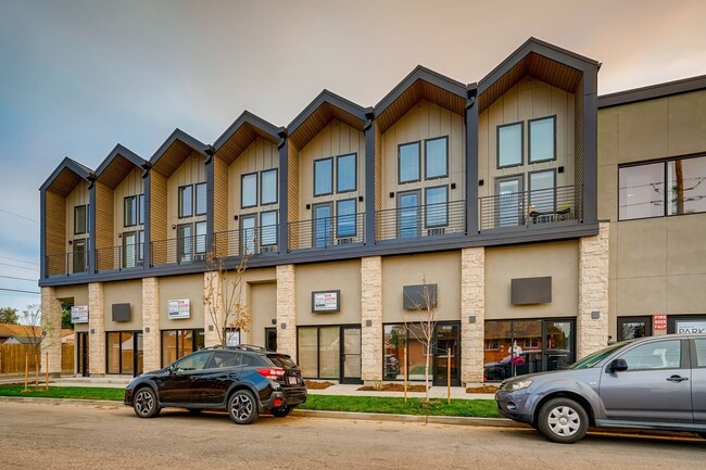 Building Photo - Live Big in a Loft Apartment!