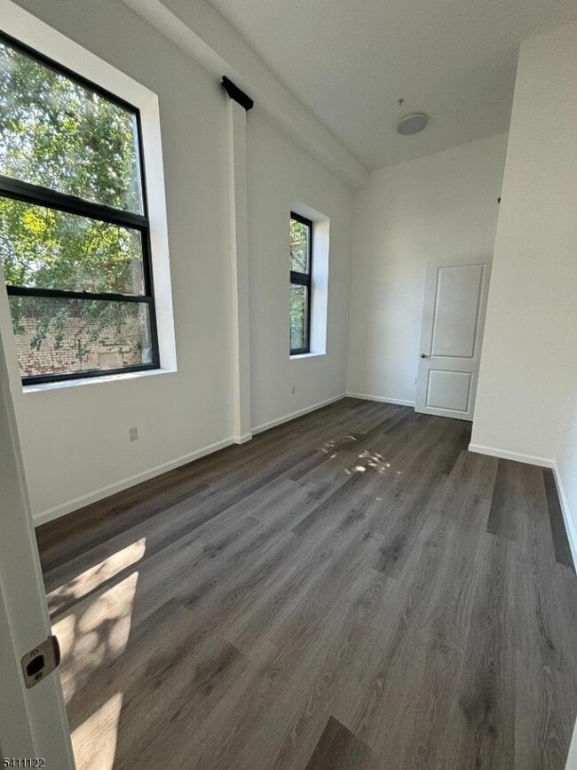 Building Photo - 24 Elm St