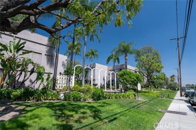 Building Photo - 523 Fairview Ave