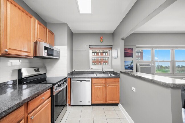 Building Photo - 4970 N Marine Dr