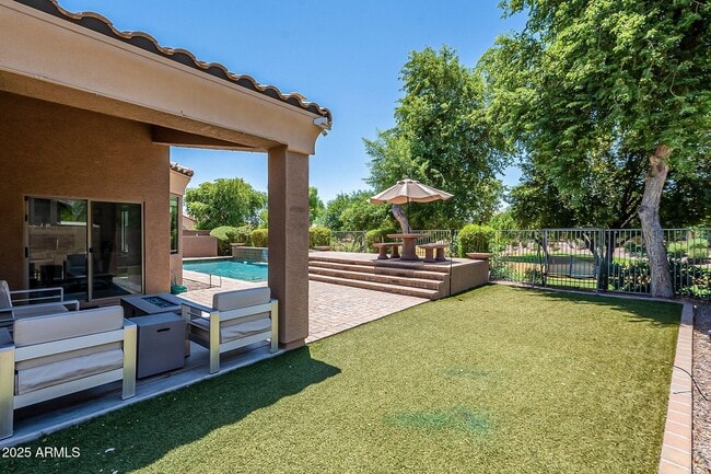 Building Photo - 2401 E Sequoia Dr