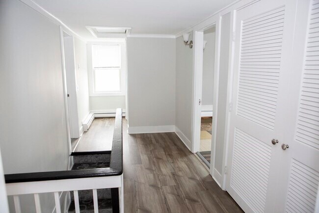 Building Photo - 43 Beacon St