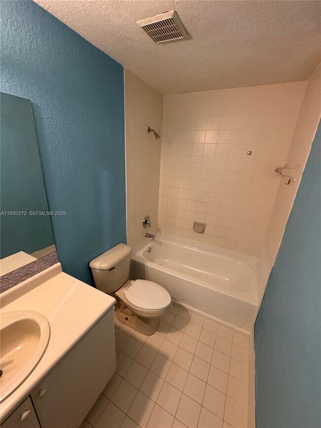 Building Photo - 2525 SE 15th Pl