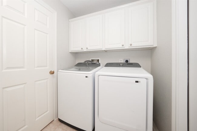 Building Photo - 6210 Fawnlake Dr