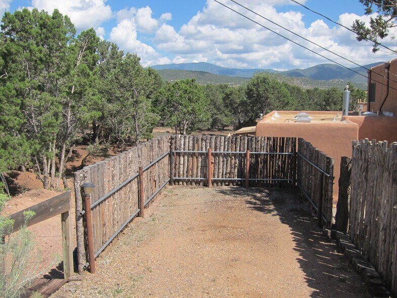 Building Photo - 1121 Calle Largo