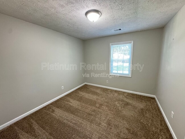Building Photo - 4096 Springlake Cir