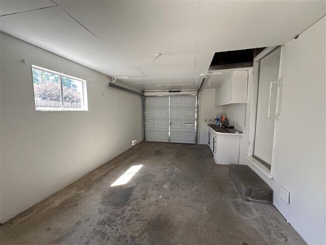 Building Photo - Lovely Historic Folsom 2 Bedroom Home on Corner Lot