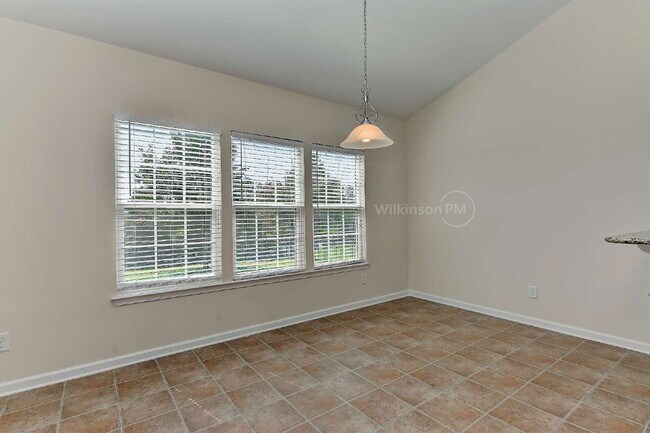 Building Photo - Beautiful 3,409 sqft 5-bedroom 3-bath Exec...