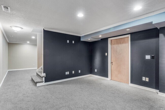 Building Photo - 625 Perolla Dr