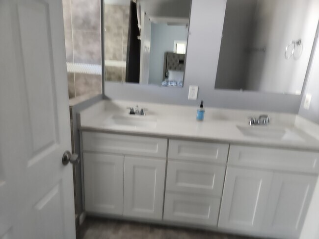 Building Photo - 1109 Windsor St SW