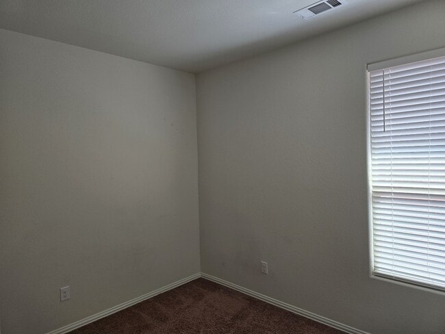 Building Photo - 6911 Longfellow Ranch Rd