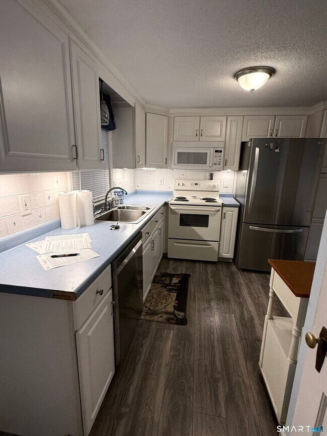 Building Photo - 54 Harding Ave