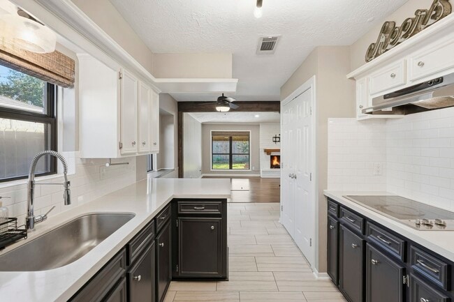 Building Photo - 6231 Autumn Forest Dr