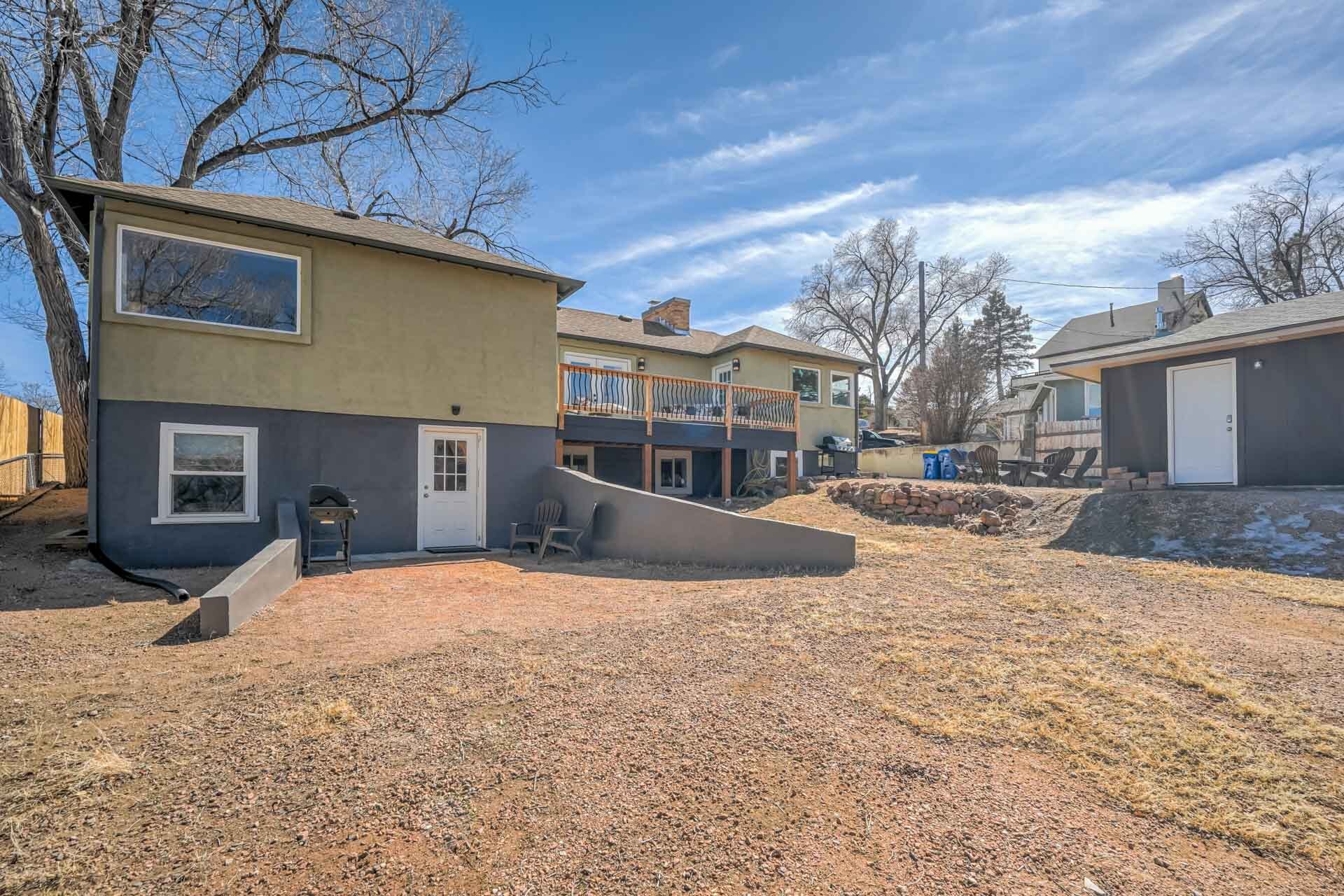 Shared Backyard - 2022 Woodburn St