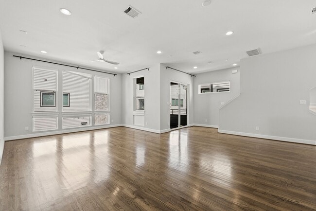 Building Photo - Modern Three-Story Home in Timbergrove Yards