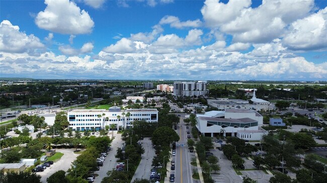 Building Photo - 251 S Cypress Rd