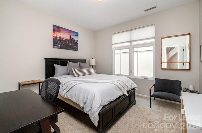 Building Photo - 925 Westbrook Dr