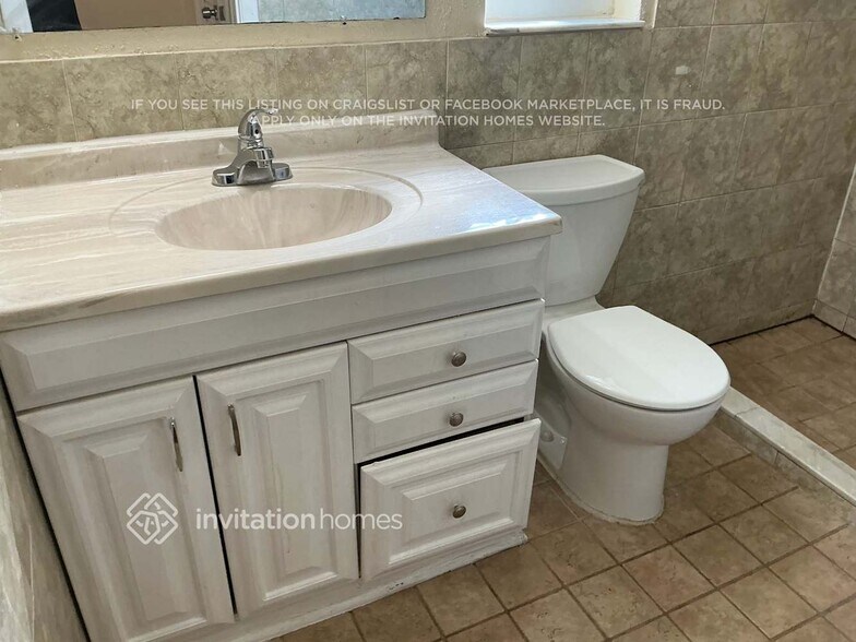 Building Photo - 1007 Macrae Ave