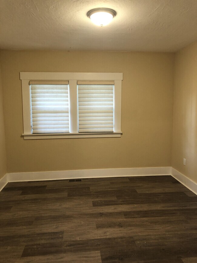 Building Photo - 452 E Santa Clara St