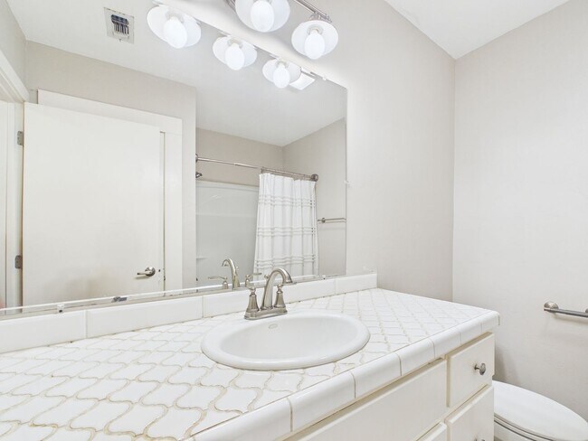 Building Photo - Bright & Spacious 2-Bedroom Home with Large Living Area, Big Kitchen & Expansive Backyard