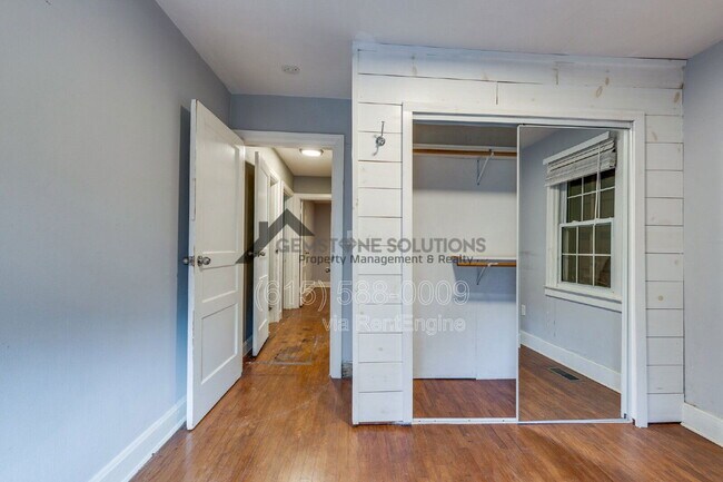 Building Photo - 2930 Primrose Cir