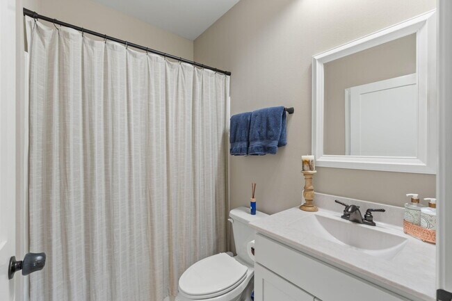 Building Photo - 33 8th Ave