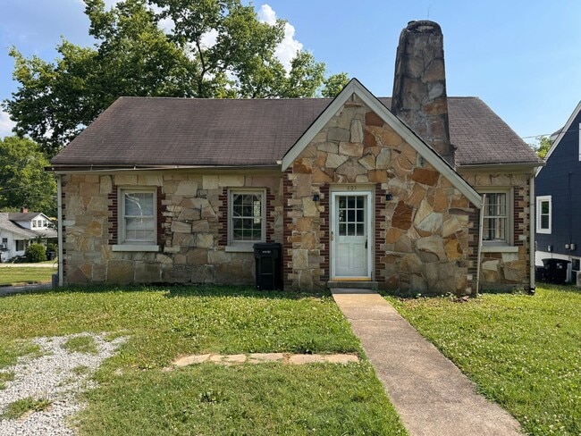 Primary Photo - Charming Three bedroom, one bath house!