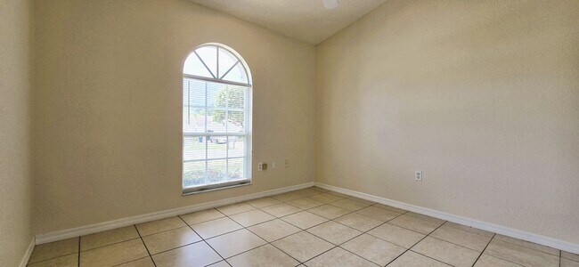 Building Photo - 710 Lindsay Pl