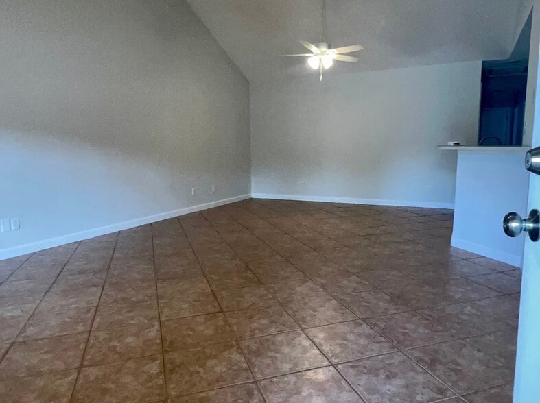 Building Photo - 317 Windridge Dr