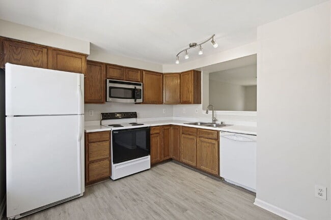 Building Photo - 927 Pirates Ct