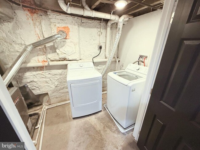 Building Photo - 2142 Penrose Ave