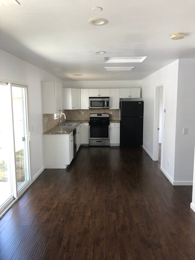 Building Photo - 1623 Drexel Dr