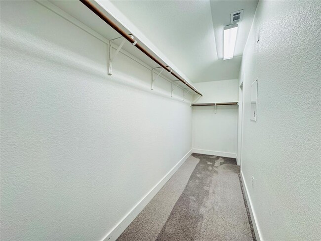 Building Photo - 9801 McKnight Lp
