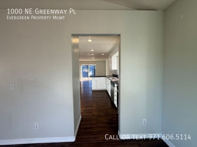 Building Photo - 1000 NE Greenway Pl