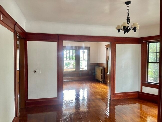 Building Photo - 47 Pleasant St