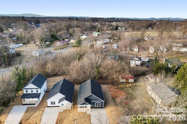 Building Photo - 1558 7th Ave Dr SW