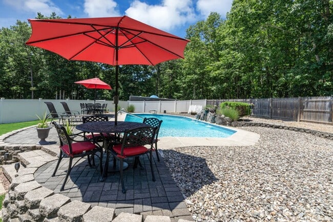 Building Photo - Private Cul-de-Sac Living: 4BR Home with Pool & Geothermal HVAC