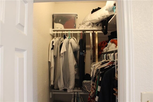 Building Photo - 706 W 24th St