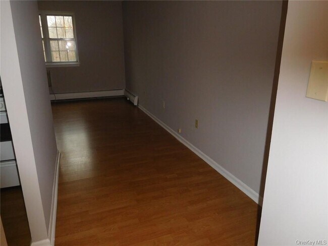 Building Photo - 4 Consulate Dr