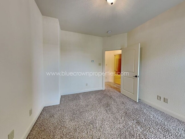 Building Photo - 4037 Winsor Dr