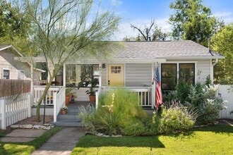 Building Photo - 4905 Duval St