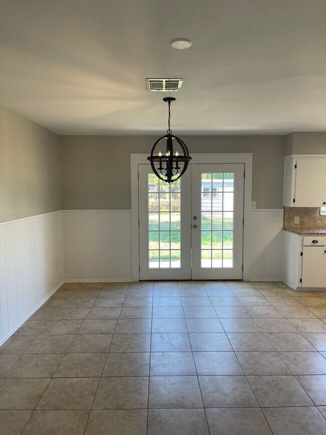 Building Photo - 1619 Anita St