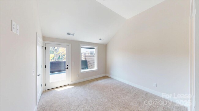 Building Photo - 407 Devender Ln