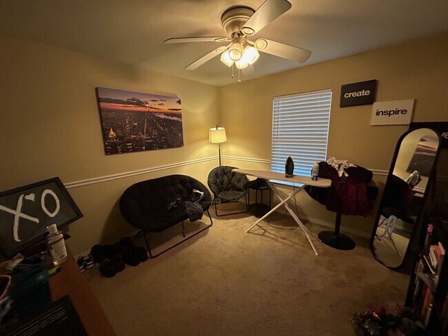 Building Photo - 815 Ave A