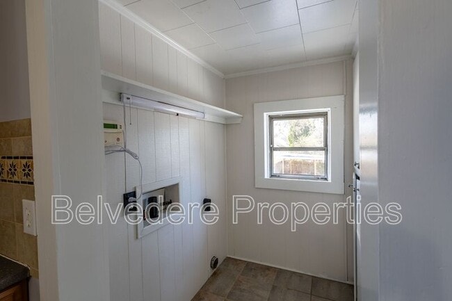 Building Photo - 1400 24th St NE