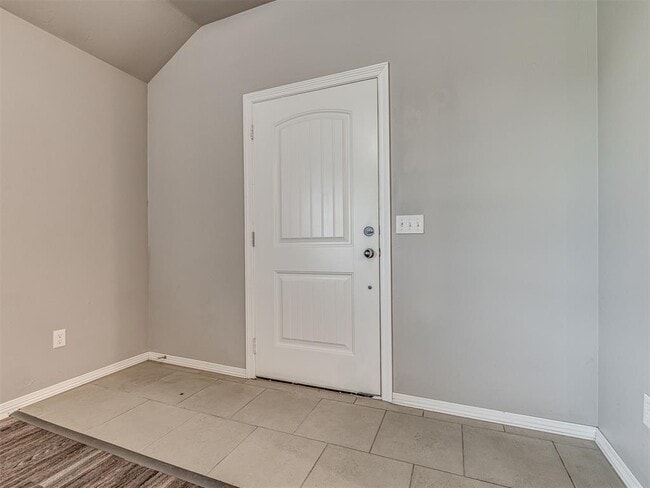 Building Photo - 609 N 5th St