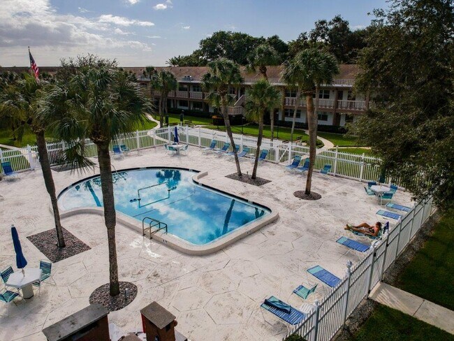 Building Photo - 650 Pinellas Point Dr S
