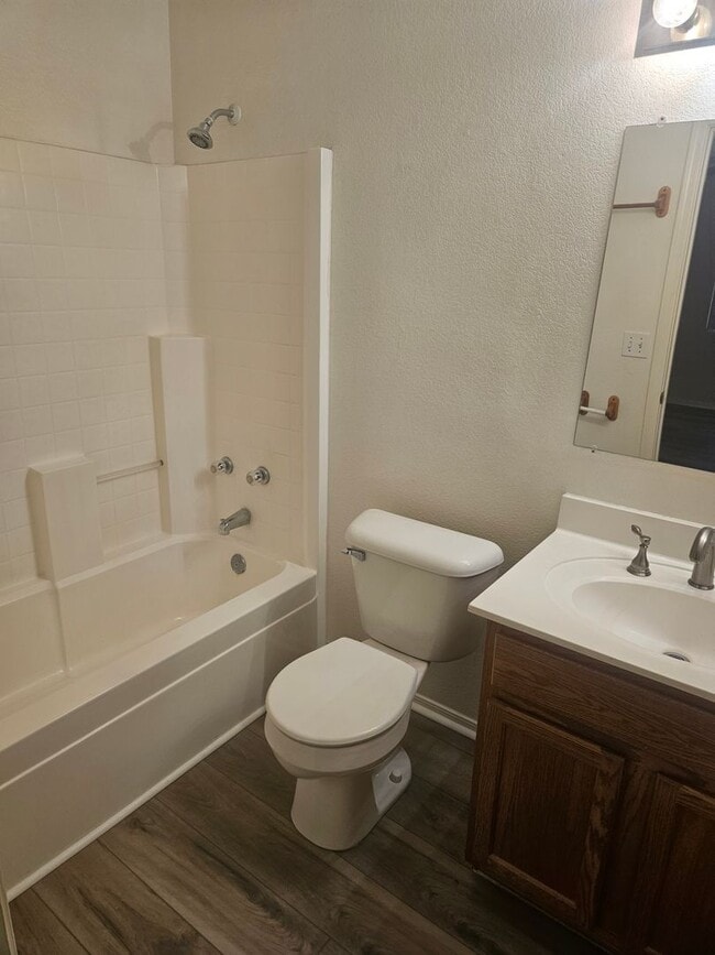 Building Photo - 3 Bedroom Home in Holiday Shores
